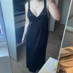 Klänning - Så fin långklänning från hm🖤 