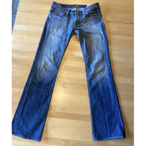 7famk jeans  - jätte söta vintage lågmidjade utvända jeans av märket 7 For All Mankind som sorgligt nog va för stora för mig 😔 midja: 82 och innerben: 87 ❤️ 