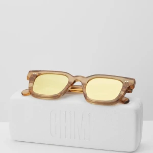 Chimi glasögon  - Använda fåtal gånger, som nya. Färgen Peach med spegelglas💓