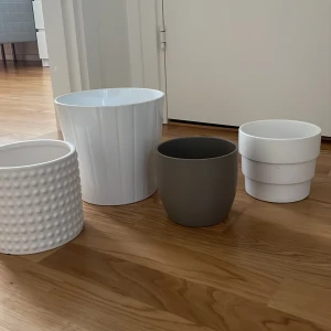 Krukor - Jättefina krukor i olika färger och storlekar. 60kr styck eller alla 4 för 200kr