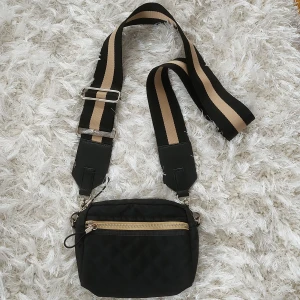 Väska - Jättefin liten svart väska.