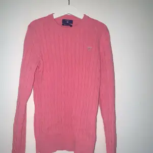 Snygg rosa/persika tröja i bomull från Gant. Oanvänd. Storlek xs