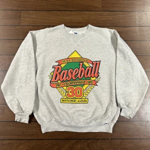 Russel Baseball Sweatshirt - Snygg vintage sweatshirt från Russel Athletic i storlek XL! Bara att skriva om du undrar över något🙏