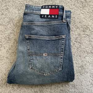 Tommy jeans som jag säljer åt min bror. I nyskick. W31 L32