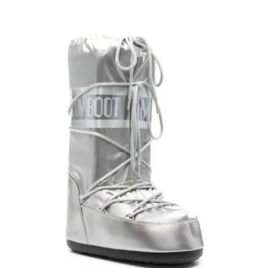 Moonboots  - Intressekoll på mina Moonboots i silver, storlek 36-38. Använd endast ett fåtal gånger så de är i fint skick. 