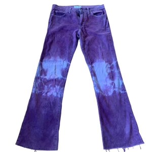 Jeans - Lila jeans med unika detaljer