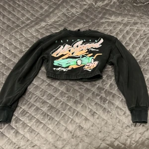 Tröja - Bra skick! Har använt 2-5 gånger. Säljer pga den kommer inte till användning!