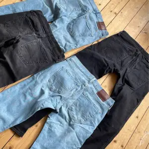 Sparsamt använda Hollister jeans. 100 kr för ett par eller 300 kr för. Storlek 28, 34 på alla.