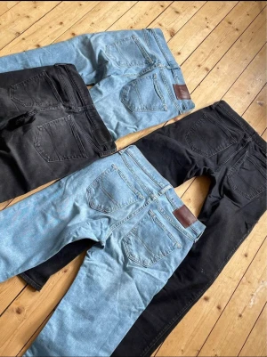 Hollister jeans  - Sparsamt använda Hollister jeans. 200 kr för alla. Storlek 28, 34 på alla.