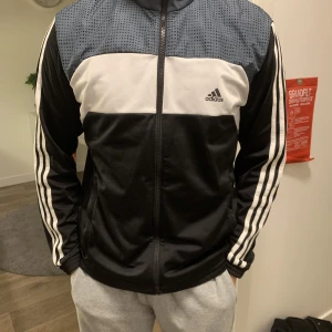 Adidas Tröja - Inget slitage