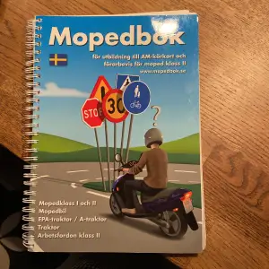 Säljer nu mopedboken för AM-körkort och förarbevis för moped klass II.  I nyskick och är ett bra hjälpmedel, finns bla olika övningar i boken och mycket bra bilder.  Riktigt bra bok. 🙂