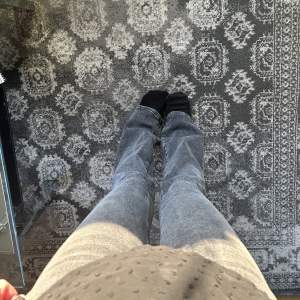 Low waist bootcut jeans från Gina tricot, storlek 34! Bra skick