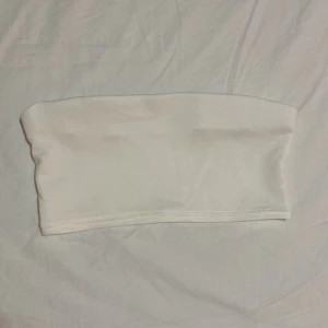 Vit Tubetop storlek S - Vit tubetopp i storlek S, aldrig använd