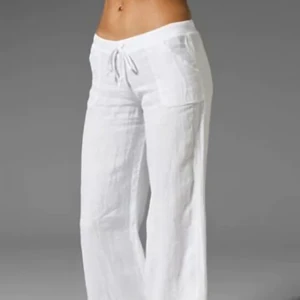 Linnebyxor - Ett par lågmidjade linnebyxor som bara är använda 3-4 gånger, så inga tecken på användning❤️ skriv för fler bilder eller frågor! 