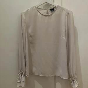 Blus - Jättefin blus från gina som aldrig kommer till användning🤍