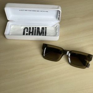 Chimi solglasögon  - säljer dom här fina oanvända  solglasögonen från Chimi💗