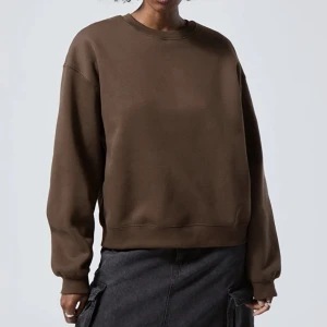 sweatshirt - Helt oanvänd tröja från weekday med lapparna kvar. Nypris 320kr