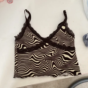 Linne🫶 - Brunt linne! Köpt på h&m typ förra året. Säljer för börjar bli för liten.. använd några få gånger.