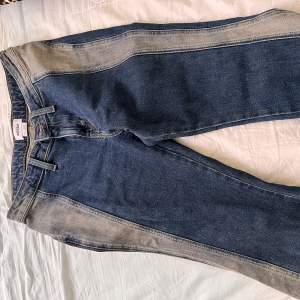 Skit snygga Weekday jeans. Tycker att dessa är så fina och de passar till allt jag har haft på mig! Men tyvärr har de blivit för små🥲  (Swisha för frakt)