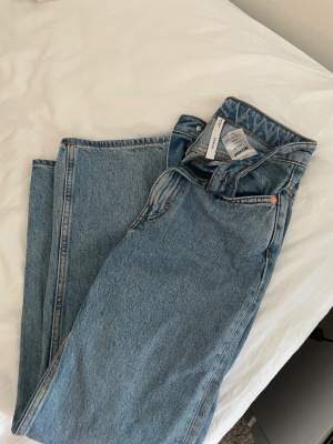 voyage jeans från weekday i W24 L28, knappt använda 🤎