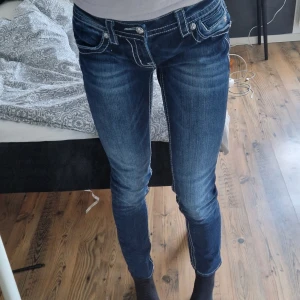 Miss me jeans  - Ett par riktigt coola miss me jeans som aldrig kommit till användning tyvärr. Nyskick!