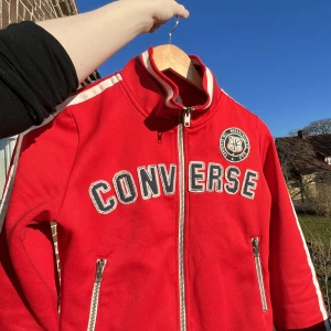 Zip  - Köpte på 2hand för något år sen. Från Converse. 