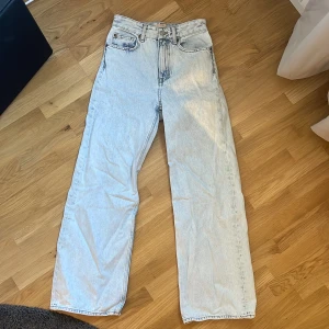Jeans - Fina jeans som tyvärr blivit för små. 