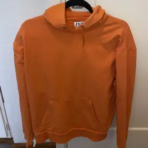 Orange hoodie, syns ingen tydlig användning