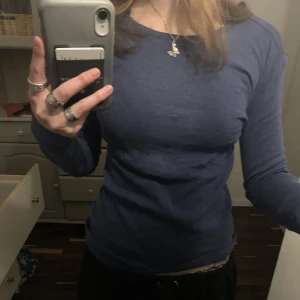 Långärmad tröja - Blå långärmad tröja från forever 21 