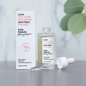 Indy beauty vitamin C moisturizing facial oil - Superbra ansiktsolja men kommer ej till användning. Har använt enbart 1-3ggr men har aldrig haft pipetten mot mitt ansikte utan bara droppat i handen. Nypris är 200kr