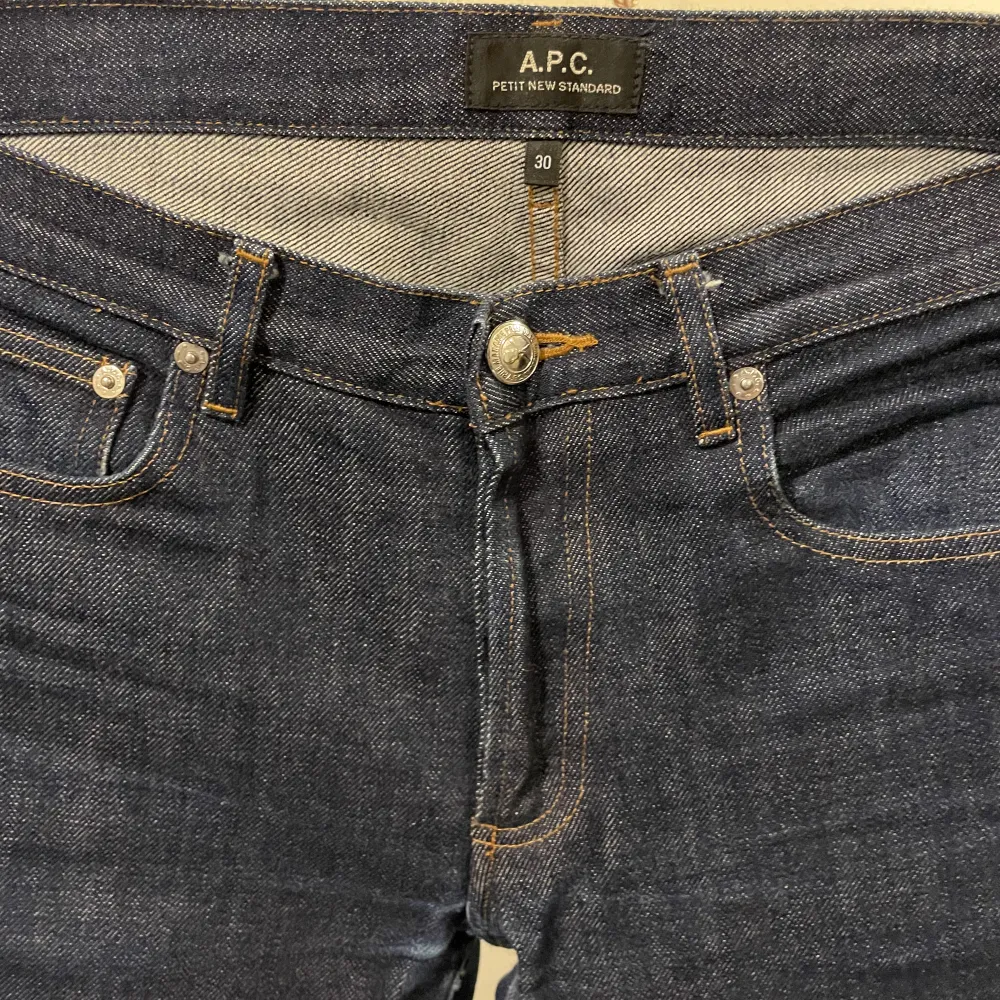 Hallöj! A.P.C jeans Ord Pris 2200 kr Pris kan såklart diskuteras!. Jeans & Byxor.