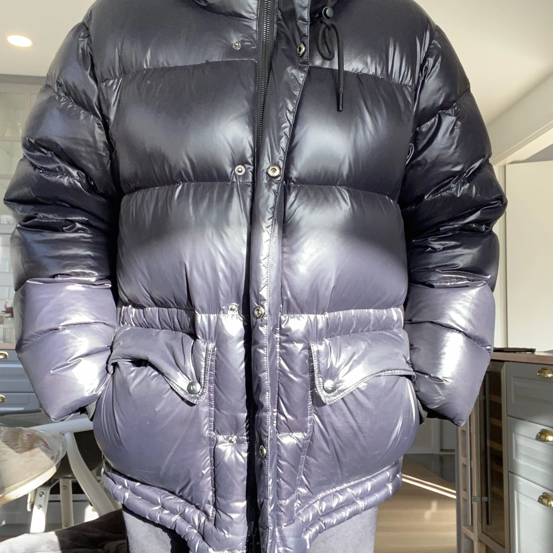 Svart glansig dunjacka  - 90