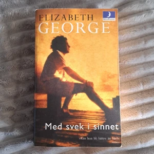 Med svek i sinnet av Elizabeth George - I bra skick 🧡 Bara jag som ägt den, läst en gång :) Säljer för endast 49kr