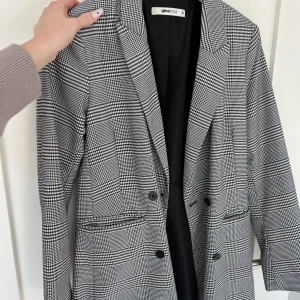 Kavaj Gina Tricot - Kavaj i storlek 36
