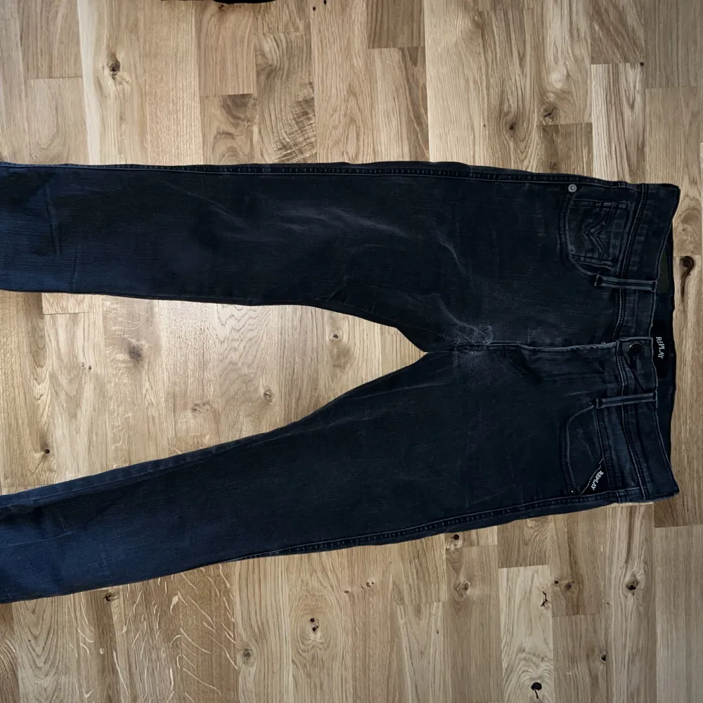 Ett par fina välanvända replay jeans i storlek W30 L32.. Jeans & Byxor.