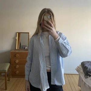 Skjorta - Oversized skjorta från H&M 🪷 