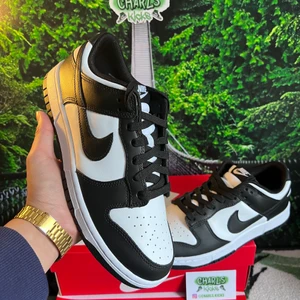 Nike Dunk Low ”Retro White Black”🐼 - Nike Dunk Low ”Retro White Black”🐼  Storlek:   -45 Pris:1499kr