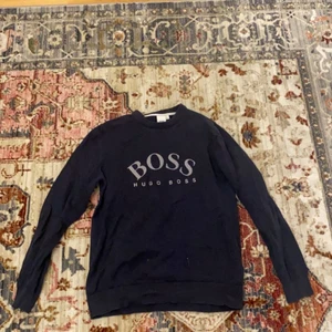 Hugo boss tröja (S) - Hugo boss tröja (S) bra skick, inte använd så mycket (ÄKTA)