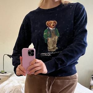 Ralph Lauren Teddybear Sweatshirt - Jätte smutsig spegel oopsi. Plagget är knappt använt, fick som en gåva men inte min stil