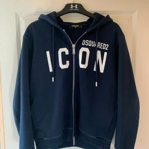 Desquared2  - Säljer nu min DQ2 zip hoodie. Detta på grund av att den inte kommit till användning. Den är i väldigt bra skick 9/10 med inga som helst anmärkningar på utan ser ut som ny och använd bara ett antal gånger. Köpt på på ABCD i Göteborg för 5300kr nypris! Vid snabb affär kan pris diskuteras.