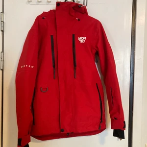 Montec skidställ  - Båda strl XS, köpt 2020, använd 3 semester veckor, köpt för 2000kr st/ säljer för 1000kr st, pris kan diskuteras 