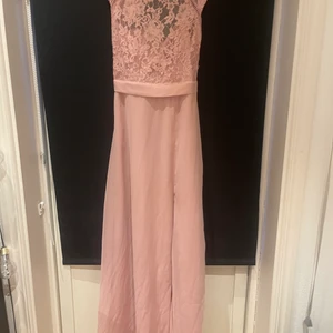 Balklänning  - Jättefin balklänning, endast använd 1 gång. Storlek 34