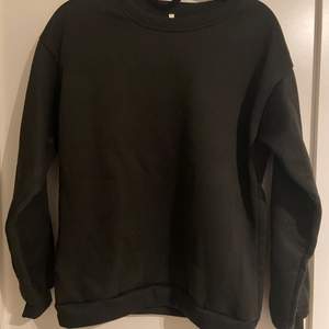 Svart sweatshirt i storlek S🖤                                                          30kr