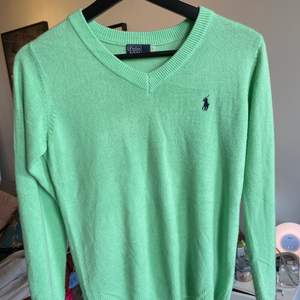 Superfin grön stickad tröja från Ralph lauren köpt second hand!