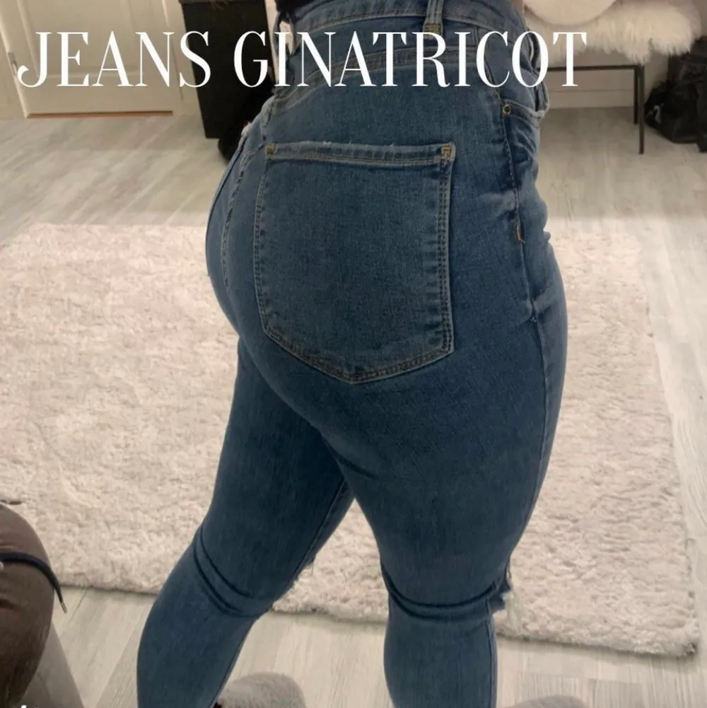 Jeans från GinaTricot. Storlek 34 - väldigt stretchiga. Höga i midjan. Varan kan postas då köparen står för frakten vid överenskommelse. #jeans #ginatricot. Jeans & Byxor.