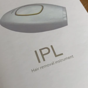 Aquaskin som är jätte bra  - Säljer denna lasermaskin som tar bort ditt hår över hela kroppen!            Jag har inte använd den, fick den i julklapp men den har aldrig kommit till användning. På deras hemsida sägs den vara helt smärtfri och håret försvinner permanent! Nypris är 1700kr men jag säljer för 500kr. 🥰🥰