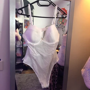 Body - Oanvänd Body<3 Passar storlek M och har C/D kupa