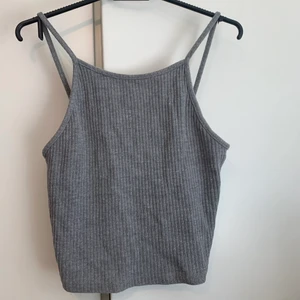 Topp - Skulle säga stolek S