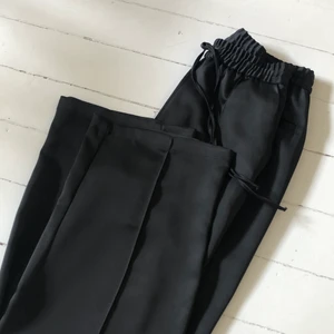 🖤 Zara byxor 🖤 - Världens snyggaste och skönaste byxor från Zara. 💕 Säljer pga köpte fel storlek. 🥺 Som nya! 