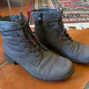 kängor⭐️ - brun/gråa kängor!💕